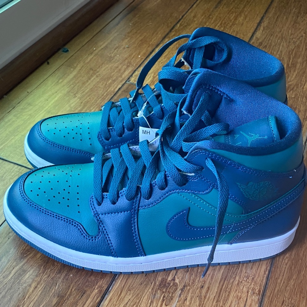 Nike Air Jordan 1 Women's High Top Sneakers Mid in Teal & Navy - Picture 2 of 6